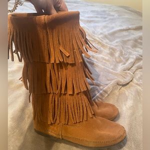Ladies size 8 brown Minnetonka 3-layer fringe boots